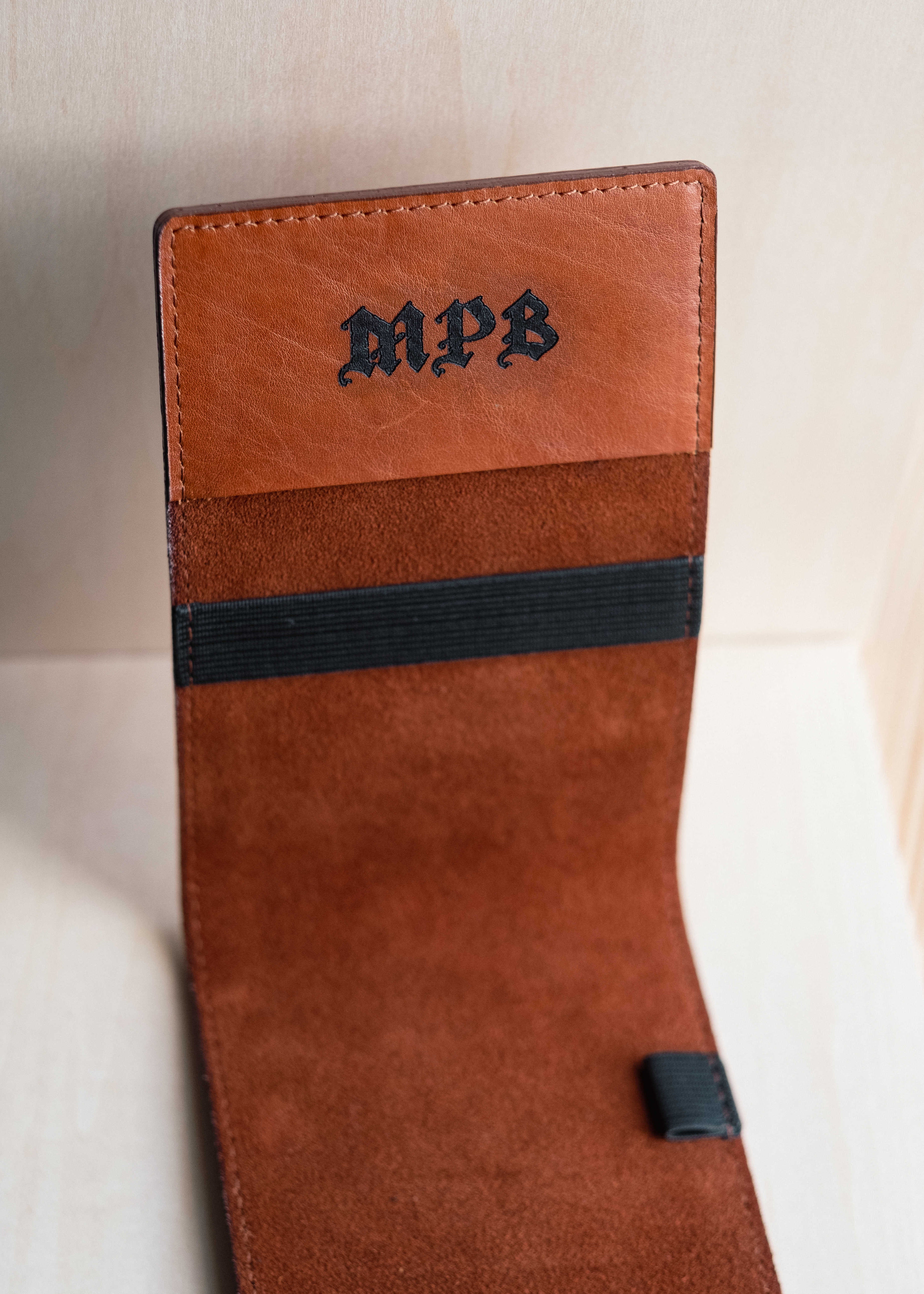 【メンテ済】二胡 ダークブラウン 鍵付き ハードケース 松脂 登録カード 敦煌牌 Scorecard holder with fully Custom logo or Custom message