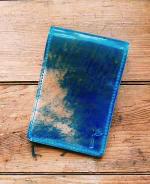 
            
                Load image into Gallery viewer, Single Barrel Collection  Yardage Book / Scorecard Holder in Shell Cordovan Marbled Blue
            
        