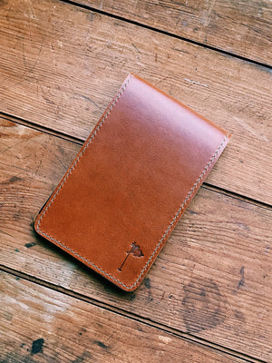 
            
                Load image into Gallery viewer, Single Barrel Collection  Yardage Book / Scorecard Holder in Buttero Chestnut / Camo
            
        