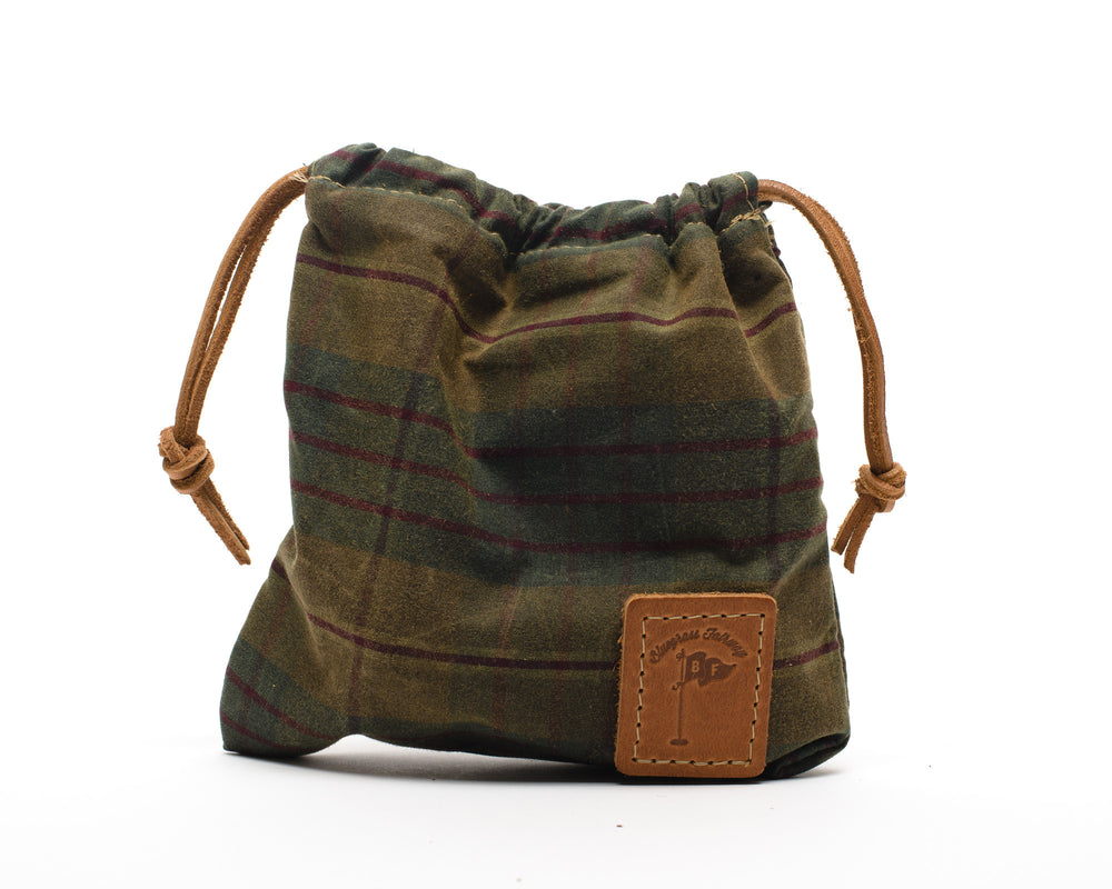 
            
                Load image into Gallery viewer, Waxed Canvas Golf Drawstring Valuables Pouch in British Tartan - Bluegrass Fairway
            
        